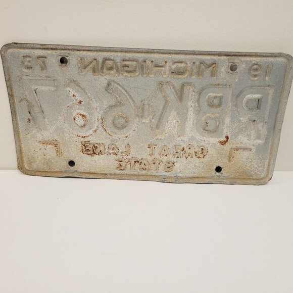 Vtg 1973 Michigan Blue And White License Plate PBK-667 - Picture 4 of 4